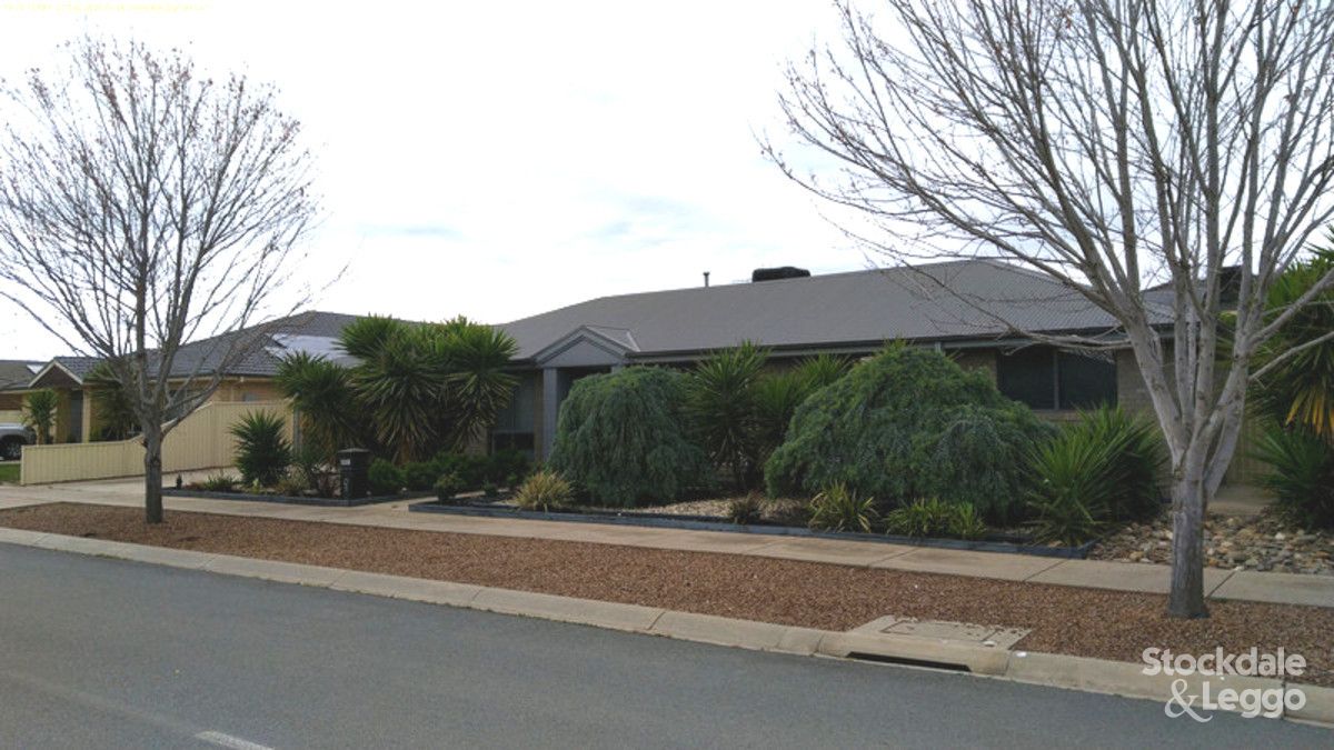 4 bedrooms House in 11 Kinchega Drive SHEPPARTON VIC, 3630
