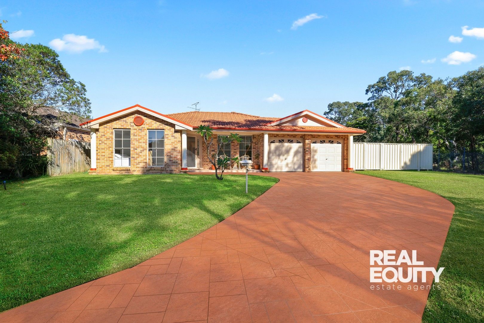 4 bedrooms House in 16 Corryton Court WATTLE GROVE NSW, 2173