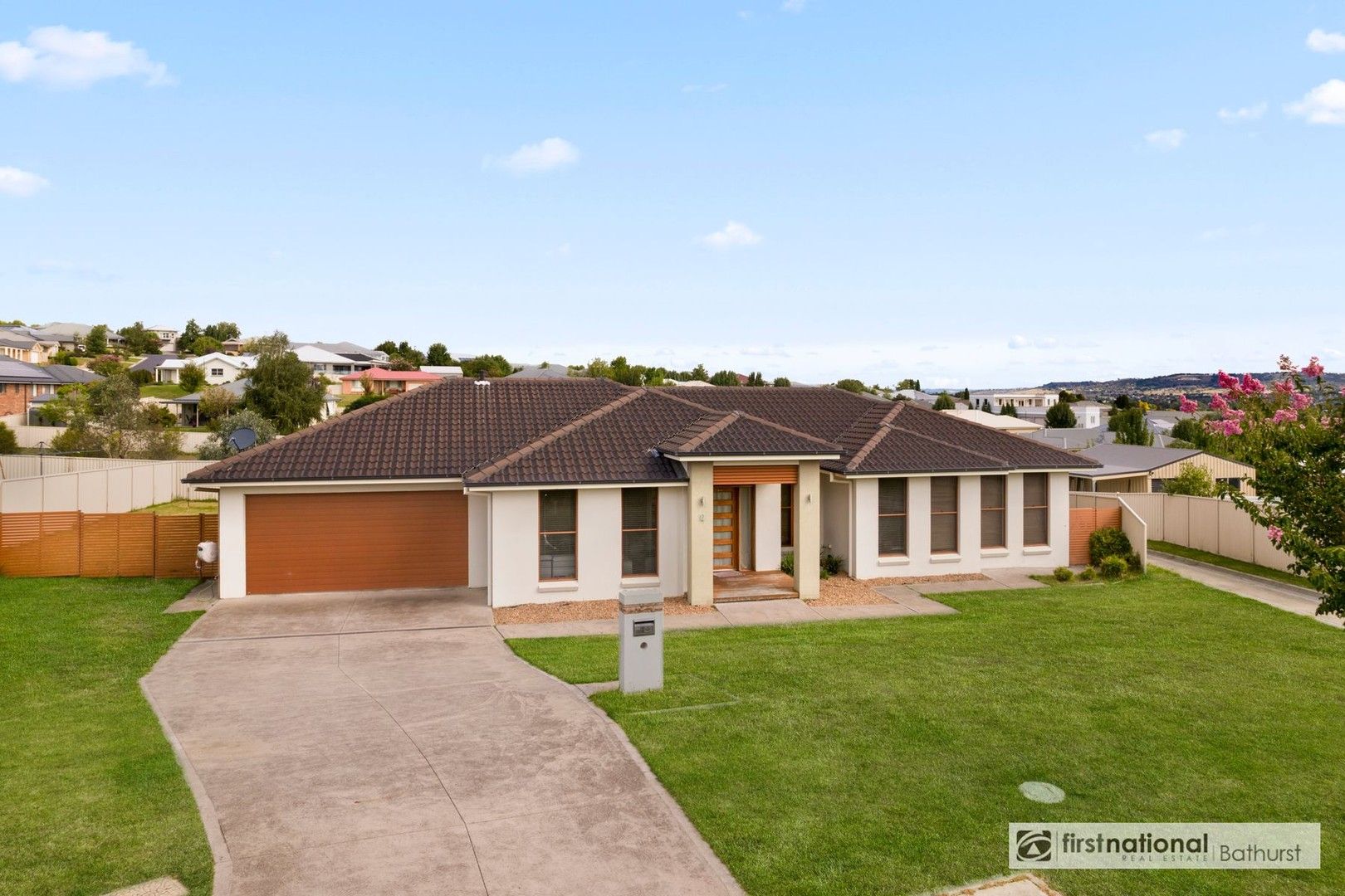 4 bedrooms House in 7 Billabong Close KELSO NSW, 2795