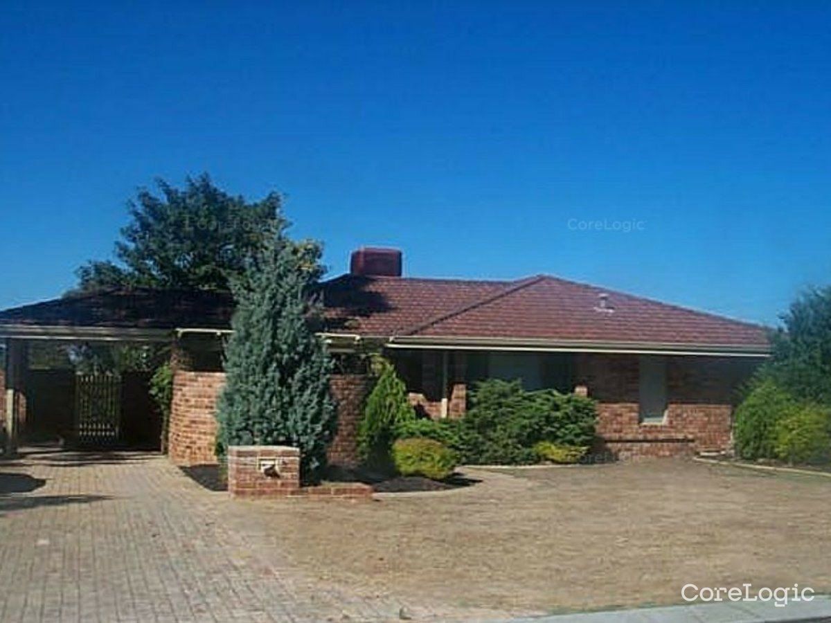 4 bedrooms House in 3 Bundy Court SOUTH LAKE WA, 6164