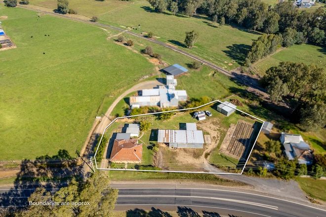 Picture of 10 Great Alpine Road, MYRTLEFORD VIC 3737