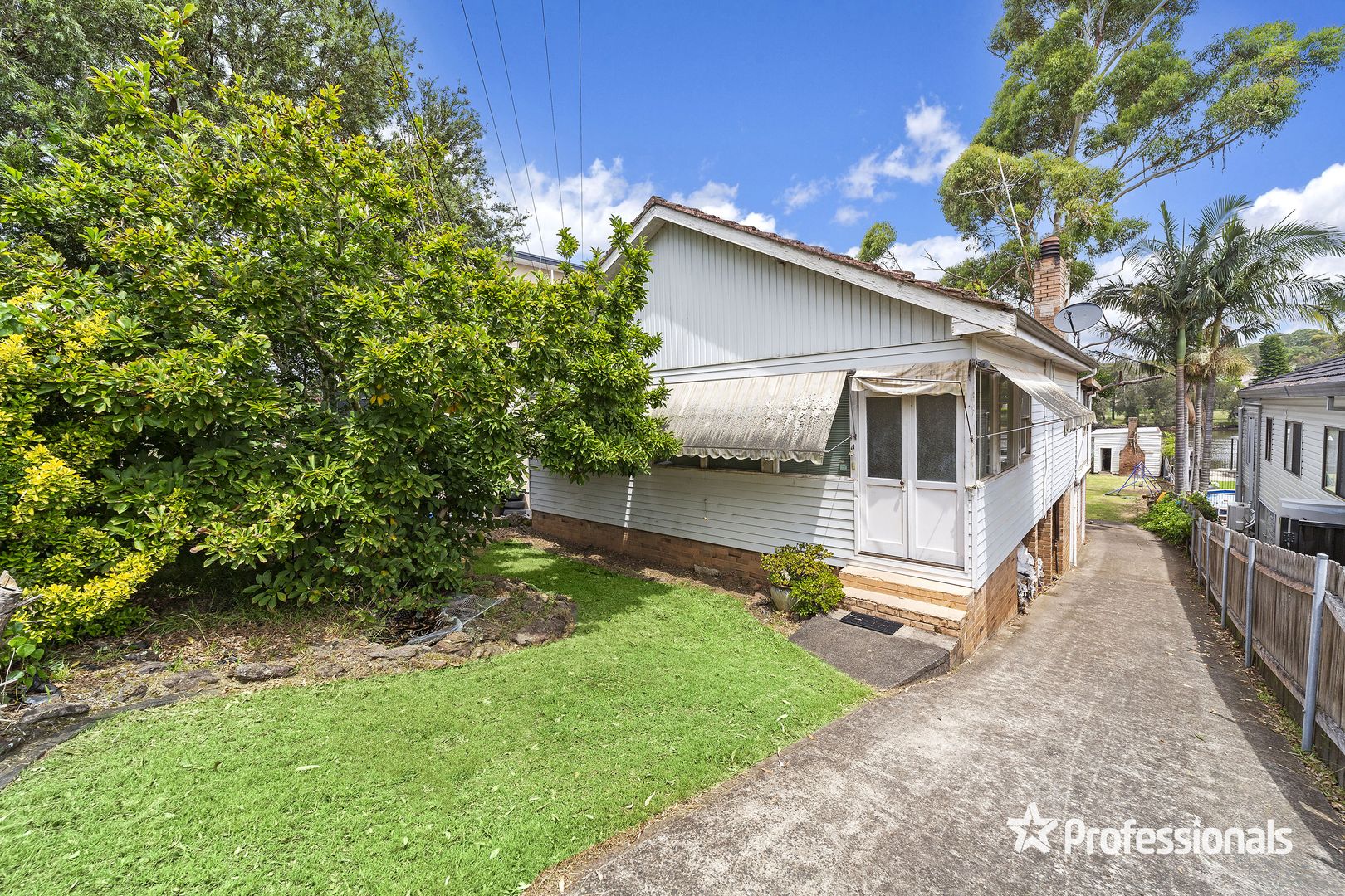 596 Henry Lawson Drive, East Hills NSW 2213, Image 2