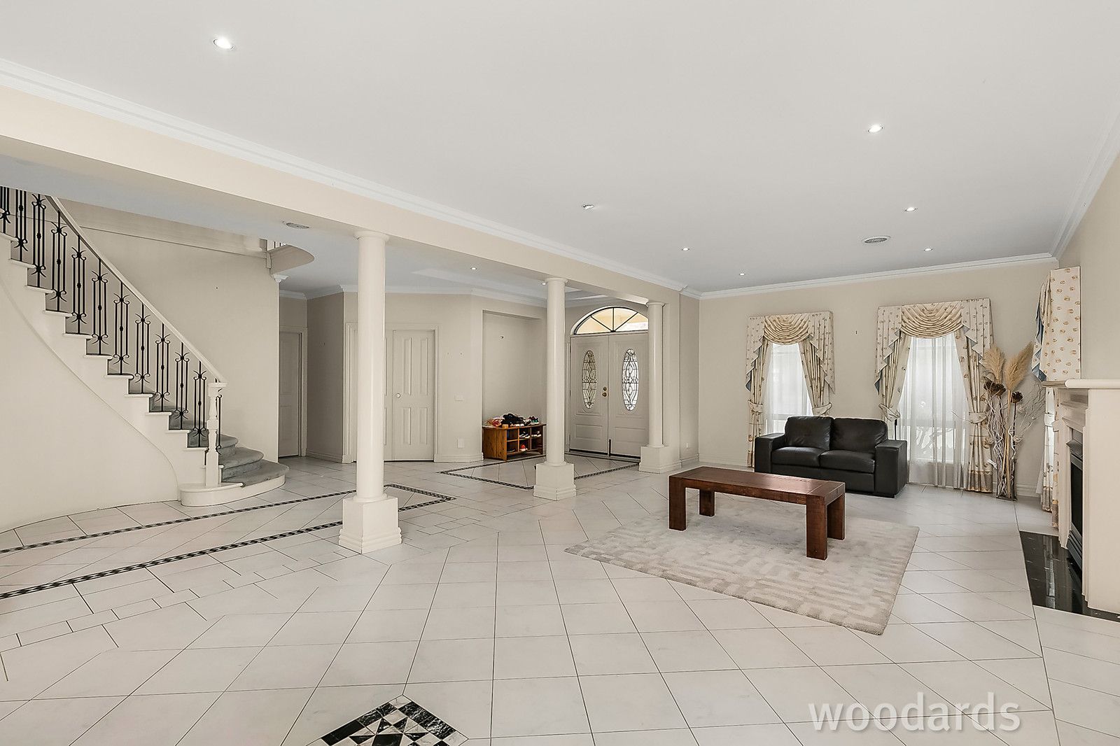 20 Huntingfield Court, Carnegie VIC 3163, Image 1