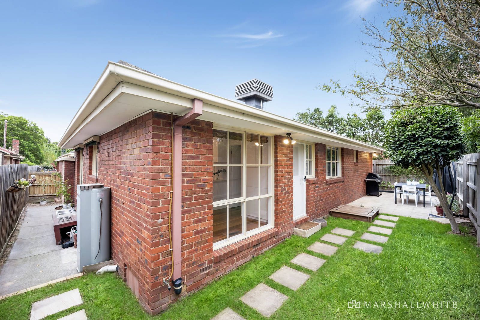 2/16 Wallace Road, Burwood VIC 3125, Image 1