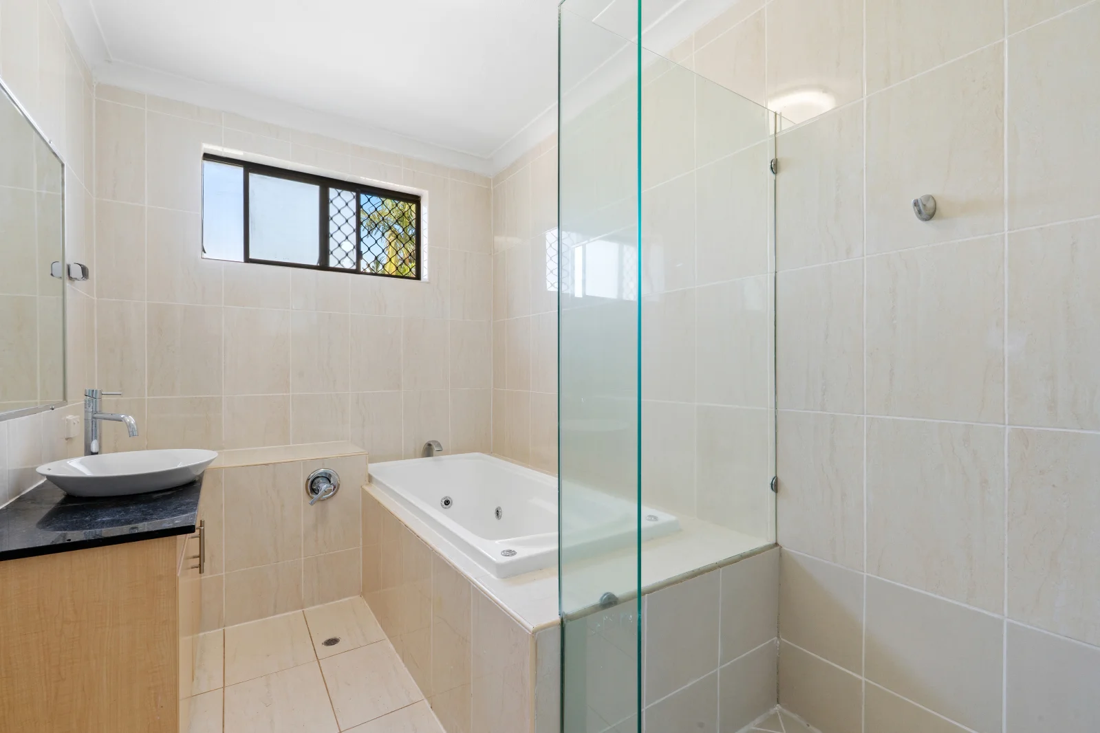 Additional image 8 of 12 Raymond Avenue, Bundall QLD 4217