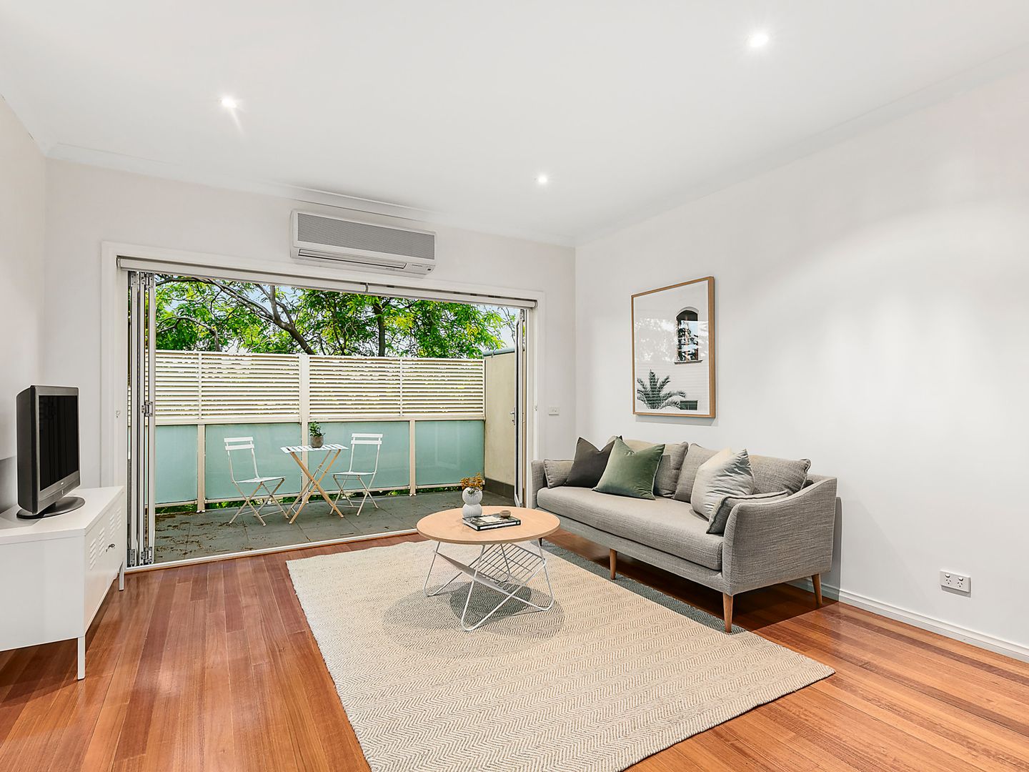 8/24 Dundas Street, Thornbury VIC 3071, Image 2