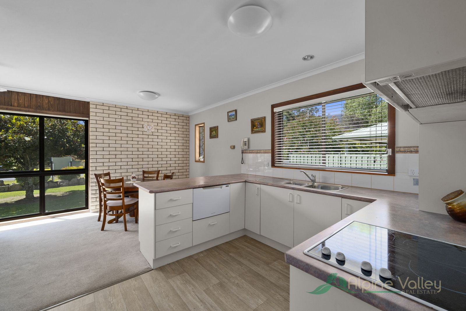 31 Simmonds Creek Road, Tawonga South VIC 3698, Image 1