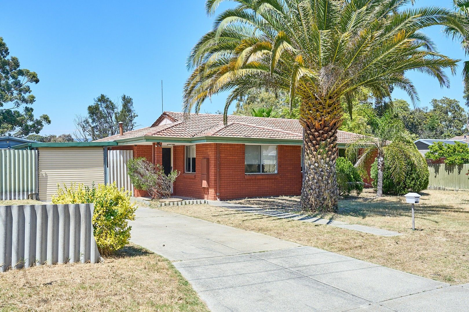 3 bedrooms House in 4 Blantyre Way KELMSCOTT WA, 6111