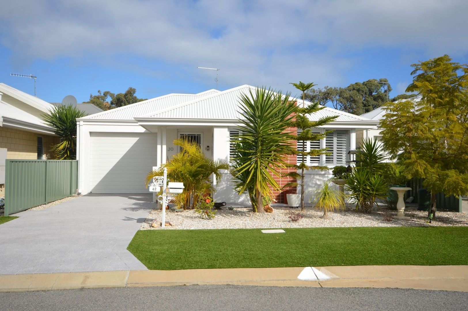 2 bedrooms House in 42 Encourage Loop DUDLEY PARK WA, 6210