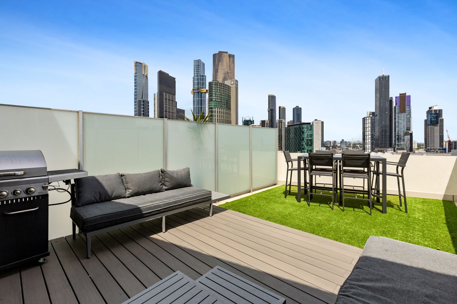 2 bedrooms Apartment / Unit / Flat in 1407/555 Flinders Street MELBOURNE VIC, 3000