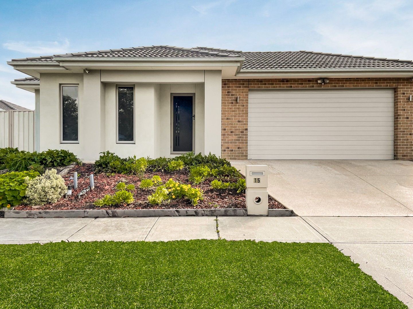 4 bedrooms House in 15 Edenbrook Circuit PAKENHAM VIC, 3810