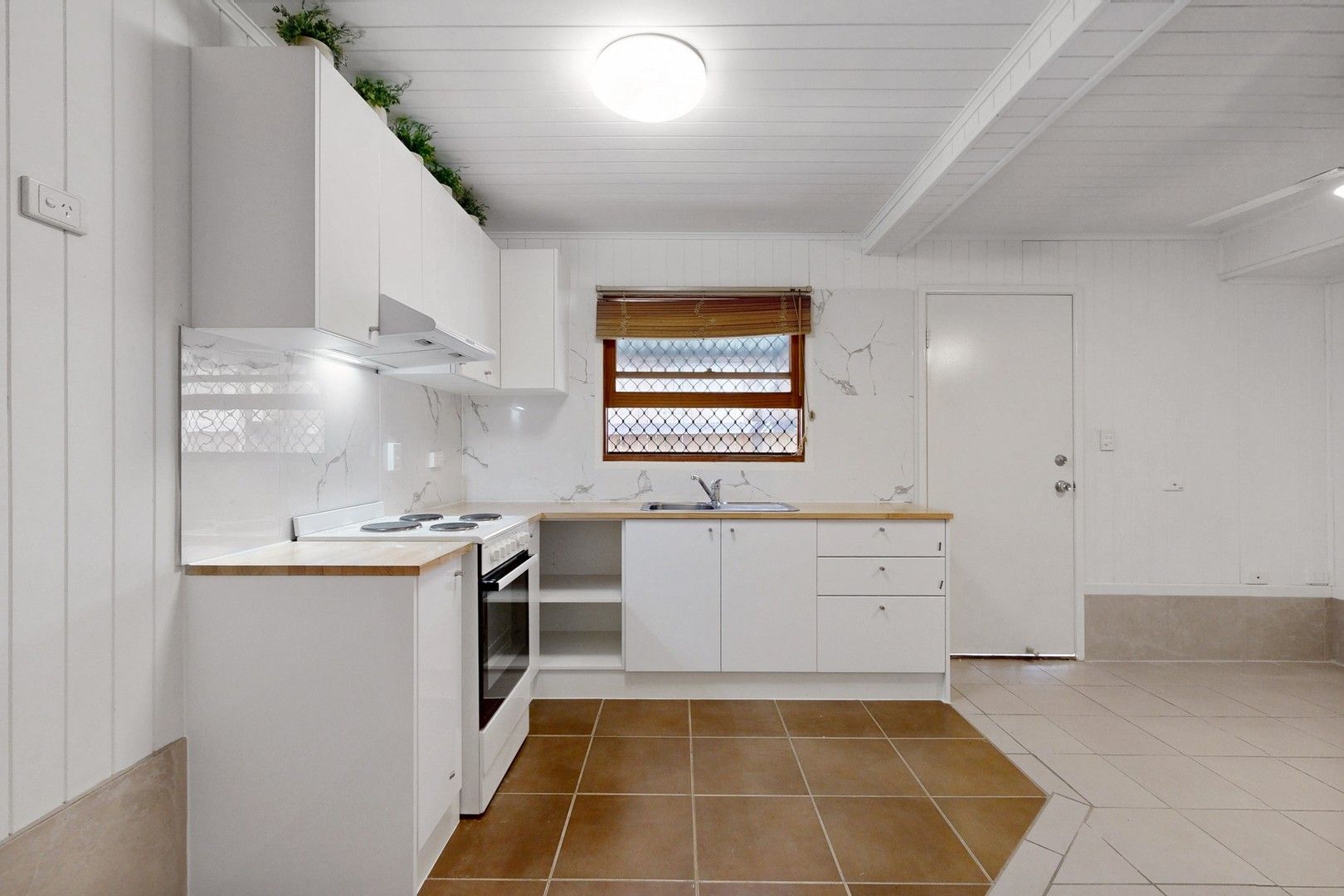 2 bedrooms Apartment / Unit / Flat in 3/10 Pear Street GREENSLOPES QLD, 4120