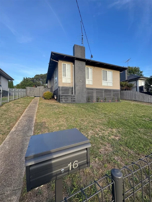 16 Burton Street, Warragul VIC 3820