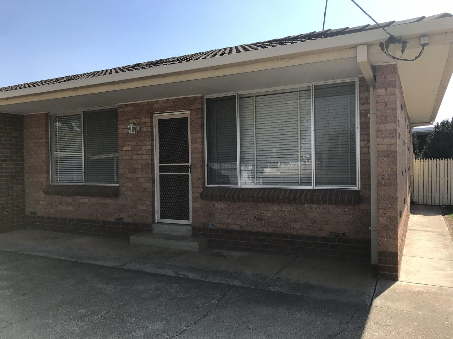 2 bedrooms Apartment / Unit / Flat in 1/1041 Waugh Rd ALBURY NSW, 2640