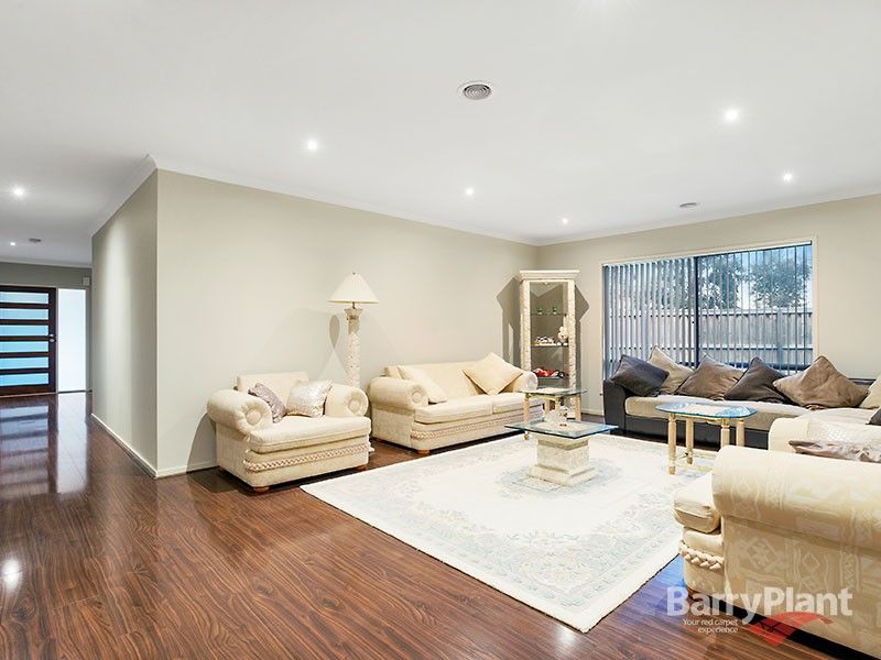 22 Park View Court, Werribee VIC 3030, Image 2