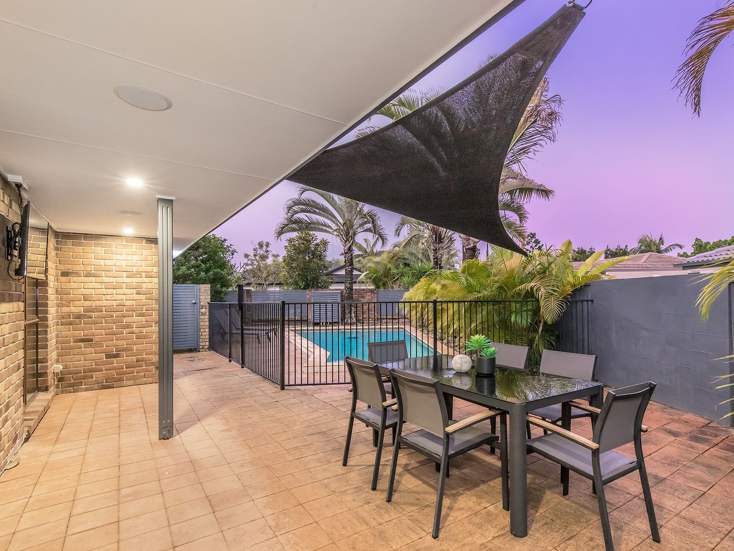 3 Leeway Place, Clear Island Waters QLD 4226, Image 2