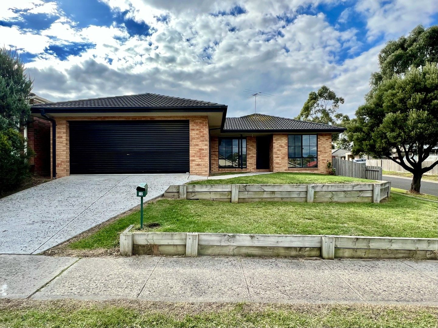 3 bedrooms Apartment / Unit / Flat in 12 Meaby Drive PAKENHAM VIC, 3810