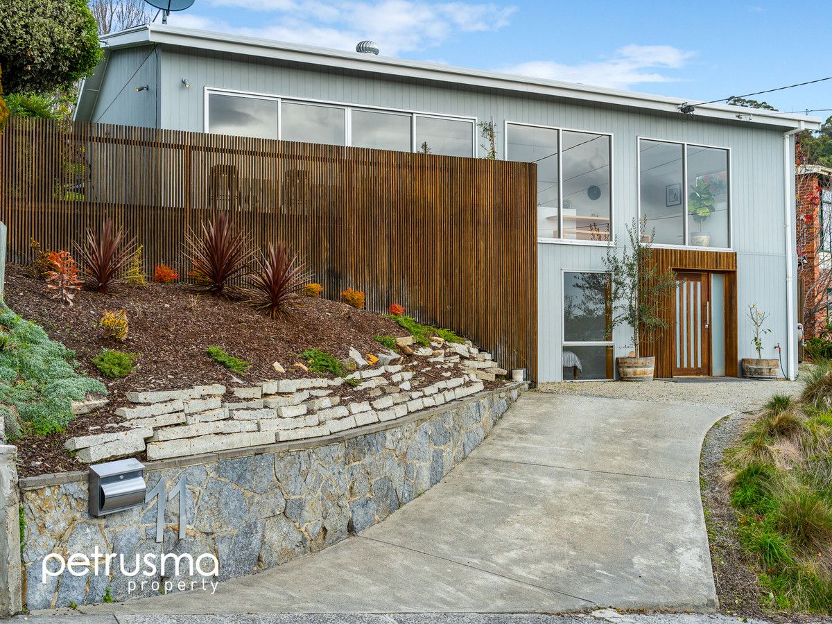 3 bedrooms House in 11 McGuinness Crescent LENAH VALLEY TAS, 7008