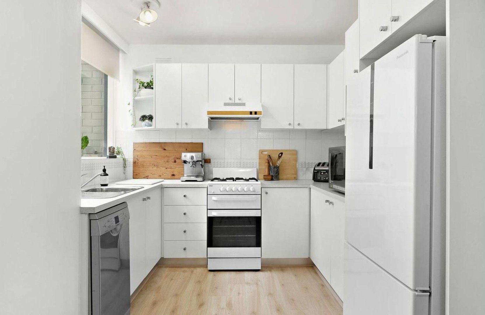 2 bedrooms Apartment / Unit / Flat in 2/240 Wattletree Road MALVERN VIC, 3144