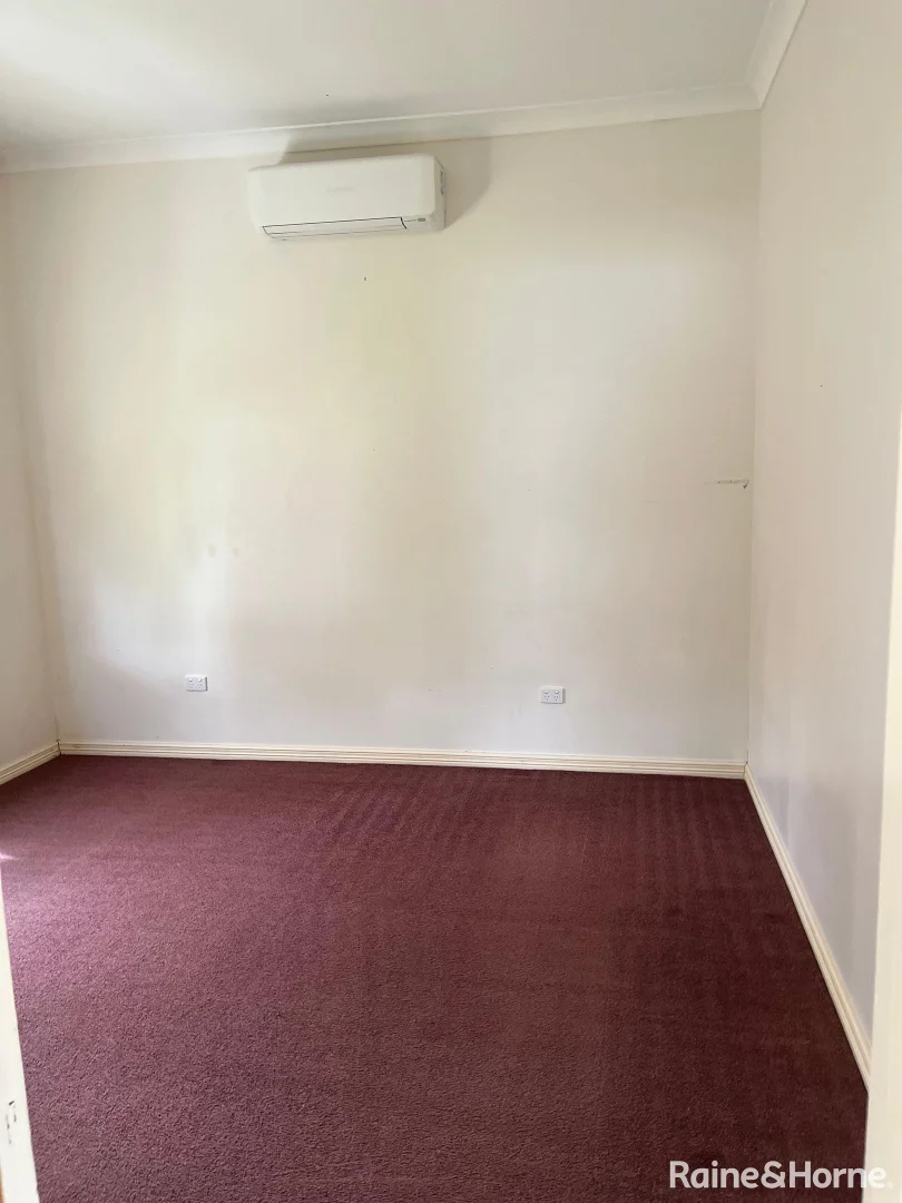 Additional image 8 of 46 Thornhill St, Young NSW 2594