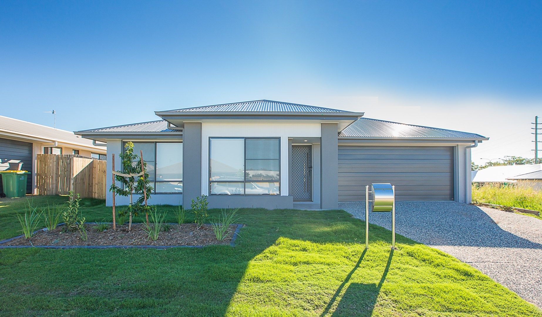 4 bedrooms House in 26 Mirinae Circuit PIMPAMA QLD, 4209
