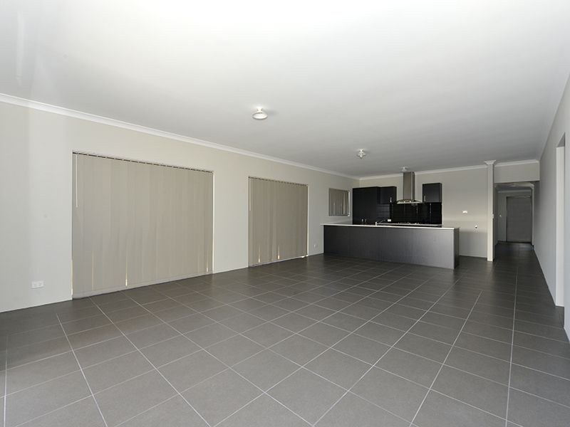 4 bedrooms House in 207 Grandis Bvd BANKSIA GROVE WA, 6031
