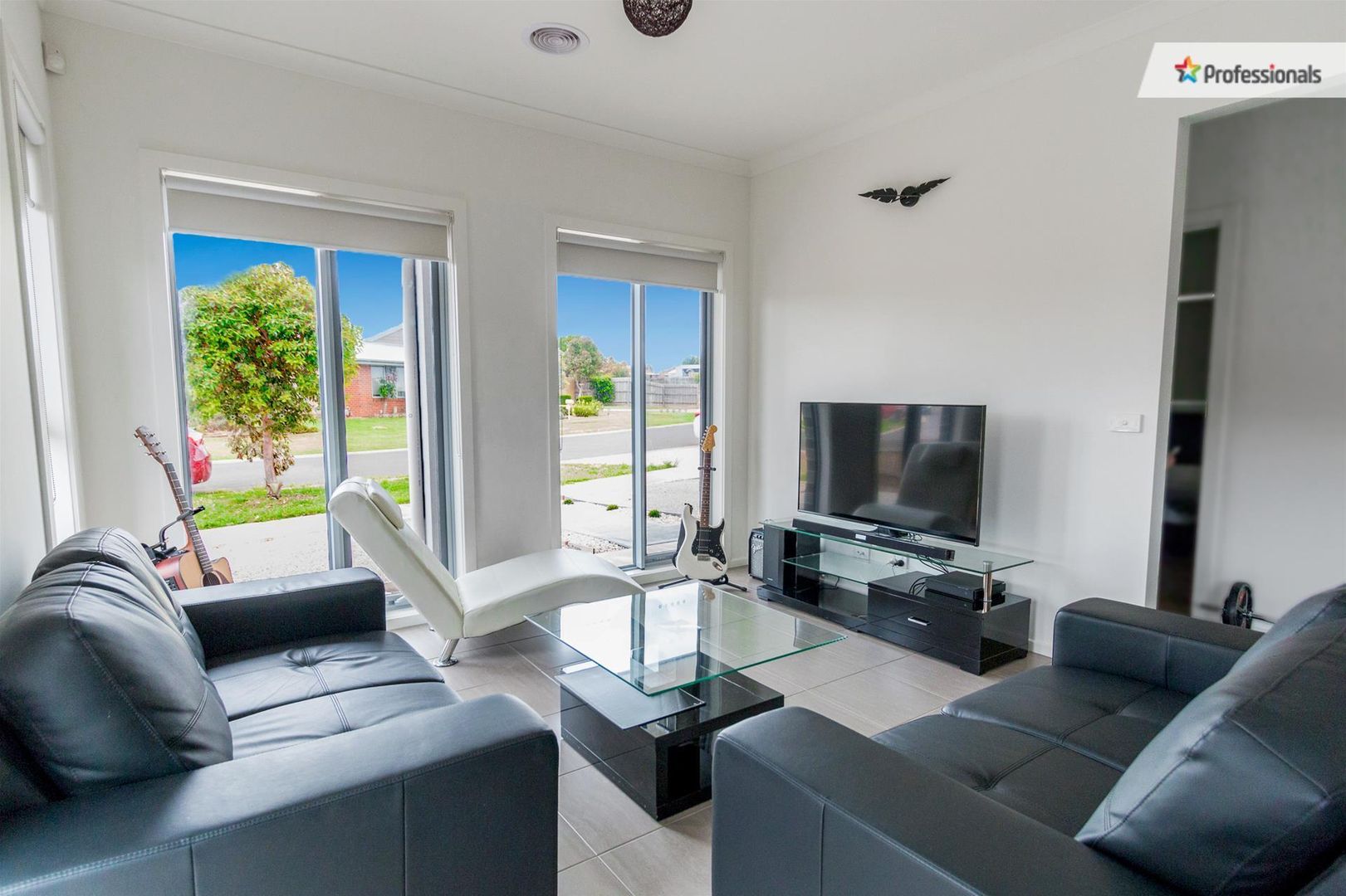 1/15 Maree Court, Kurunjang VIC 3337, Image 2