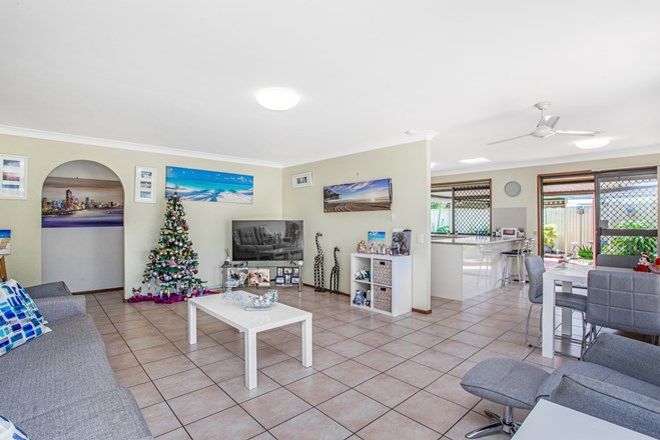 Picture of 2/5 Chipwood Close, BURLEIGH WATERS QLD 4220