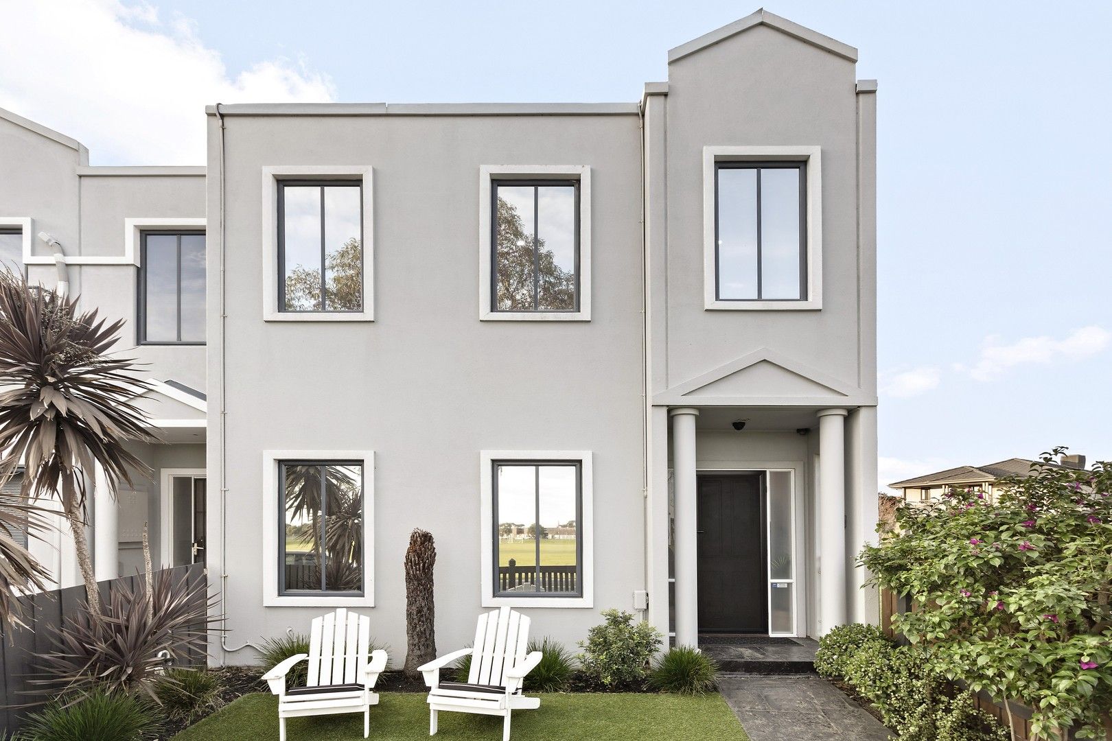 3 bedrooms Townhouse in 2 Gala Supreme Close MORDIALLOC VIC, 3195