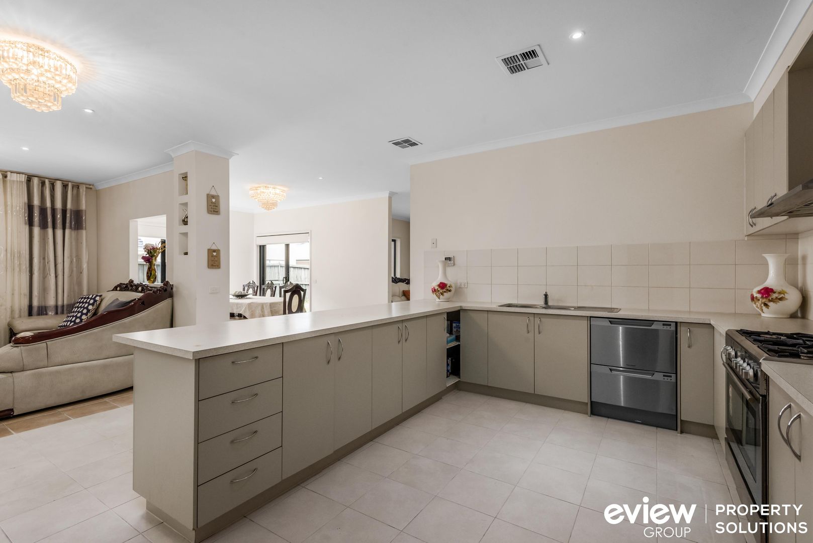 4 Black Swan Lane, Waterways VIC 3195, Image 2