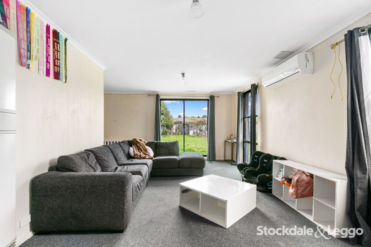 27 Beattie Crescent, Morwell VIC 3840, Image 2