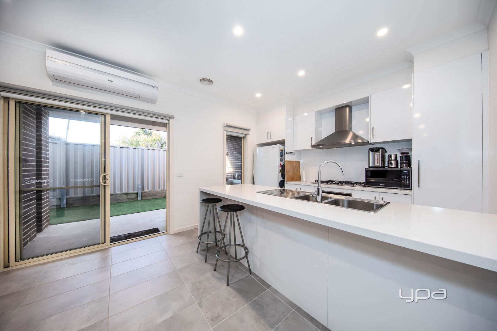 2/6 Gloucester Court, Sydenham VIC 3037, Image 1