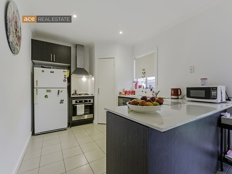 4/11 Parker Street, Werribee VIC 3030, Image 2