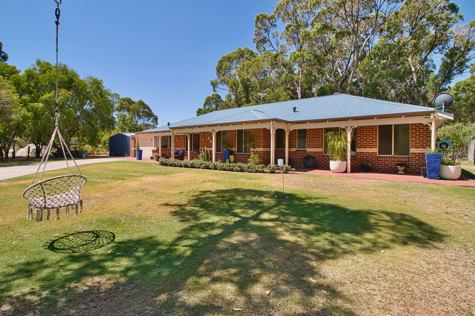 4 bedrooms House in 8 Oak Way BALDIVIS WA, 6171