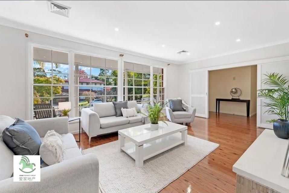 6 bedrooms House in 10 Carinyah Crescent CASTLE HILL NSW, 2154