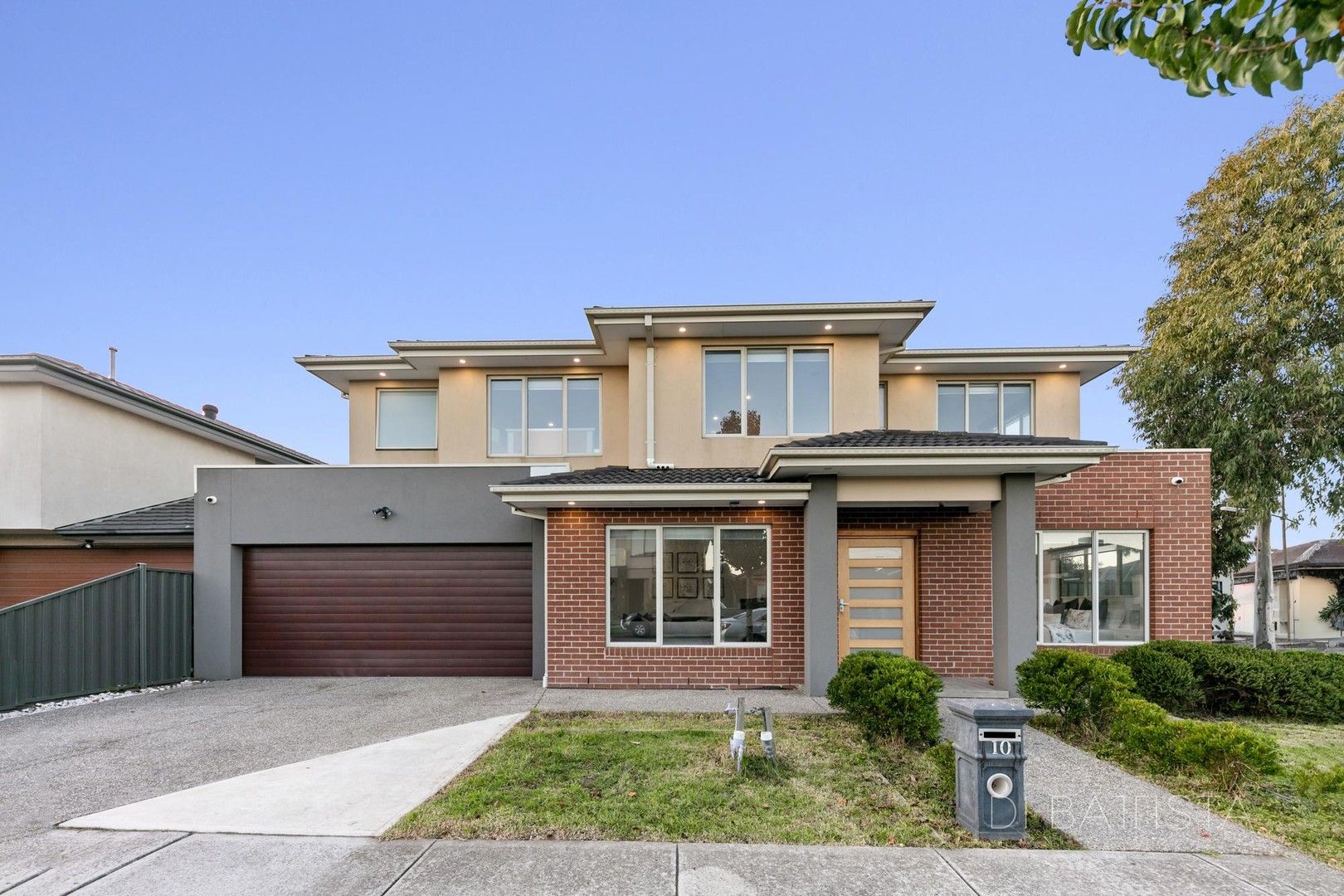 5 bedrooms House in 10 Zeal Way CRAIGIEBURN VIC, 3064