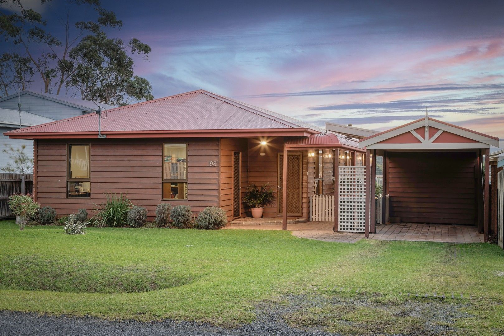 4 bedrooms House in 98 Red Rocks Road COWES VIC, 3922