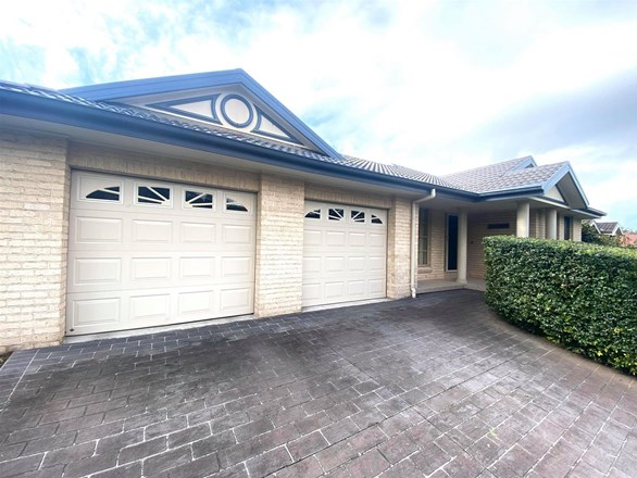 12 Canada Crescent, Cameron Park NSW 2285