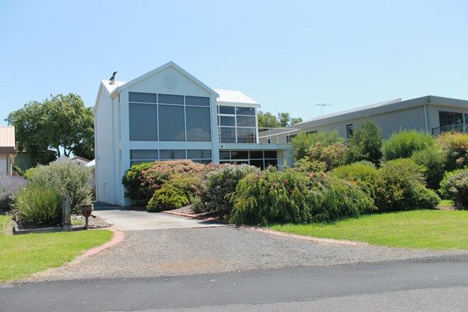 Picture of 35 Forrest Avenue, NEWHAVEN VIC 3925