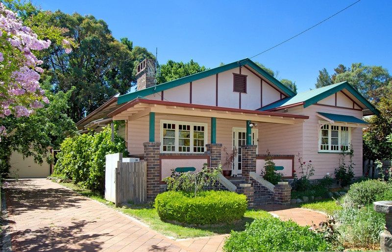 145 Jessie Street Armidale Nsw 2350 House For Rent 430 Domain