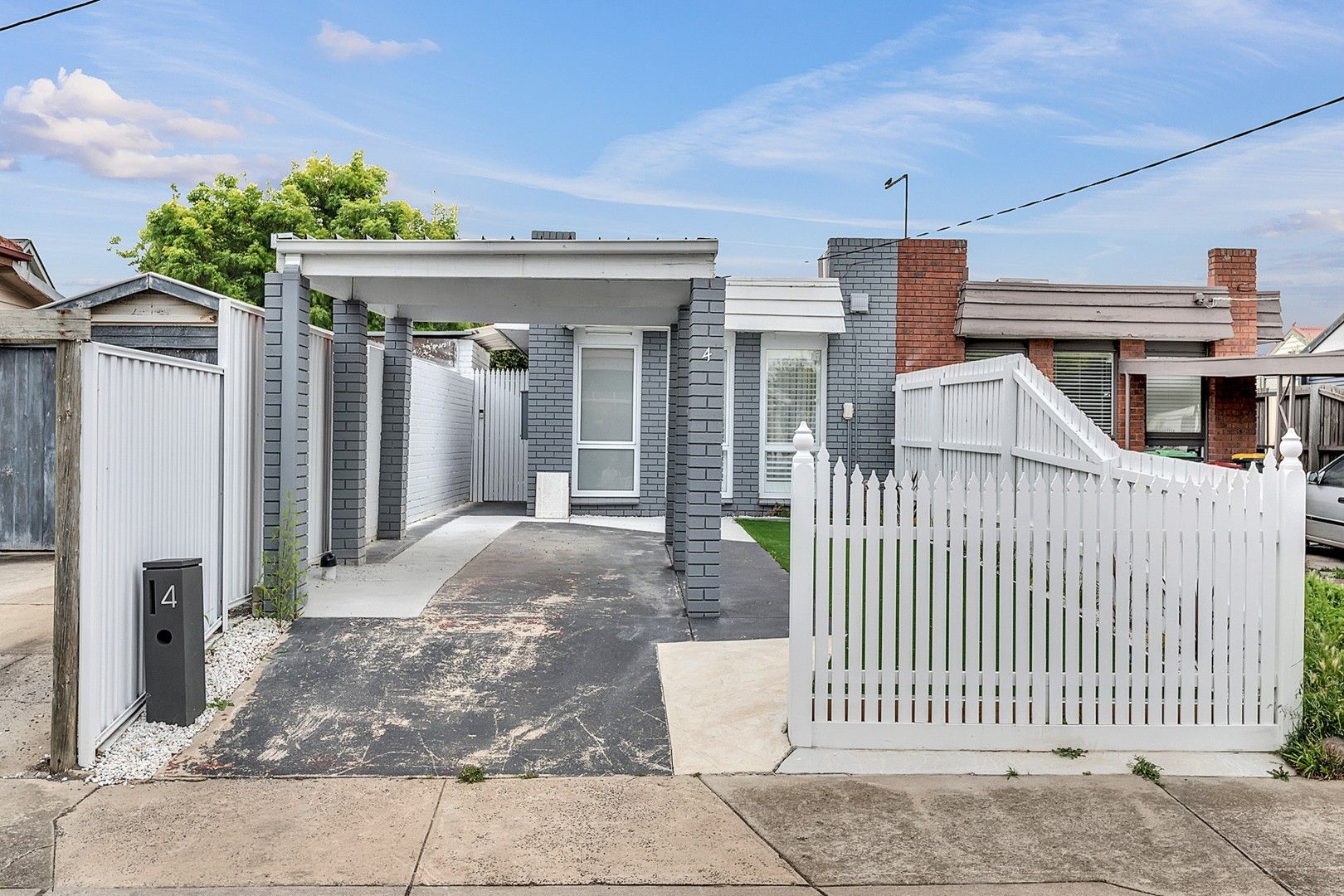 3 bedrooms House in 4 Holdsworth Street ASCOT VALE VIC, 3032