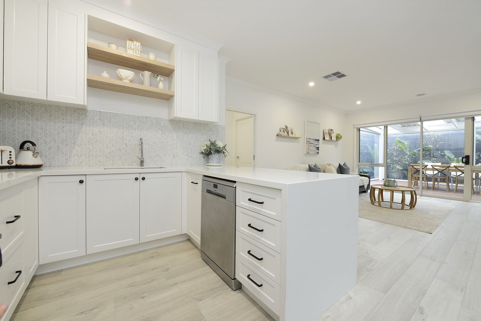 3 bedrooms House in 2/7 Derby Parade BONBEACH VIC, 3196