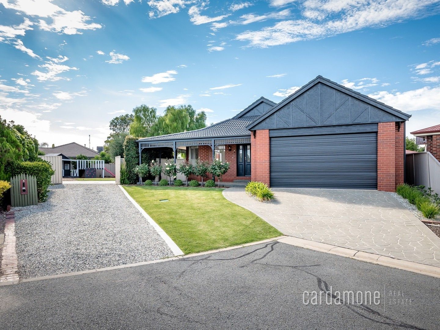 4 bedrooms House in 5 Chifley Close SHEPPARTON VIC, 3630