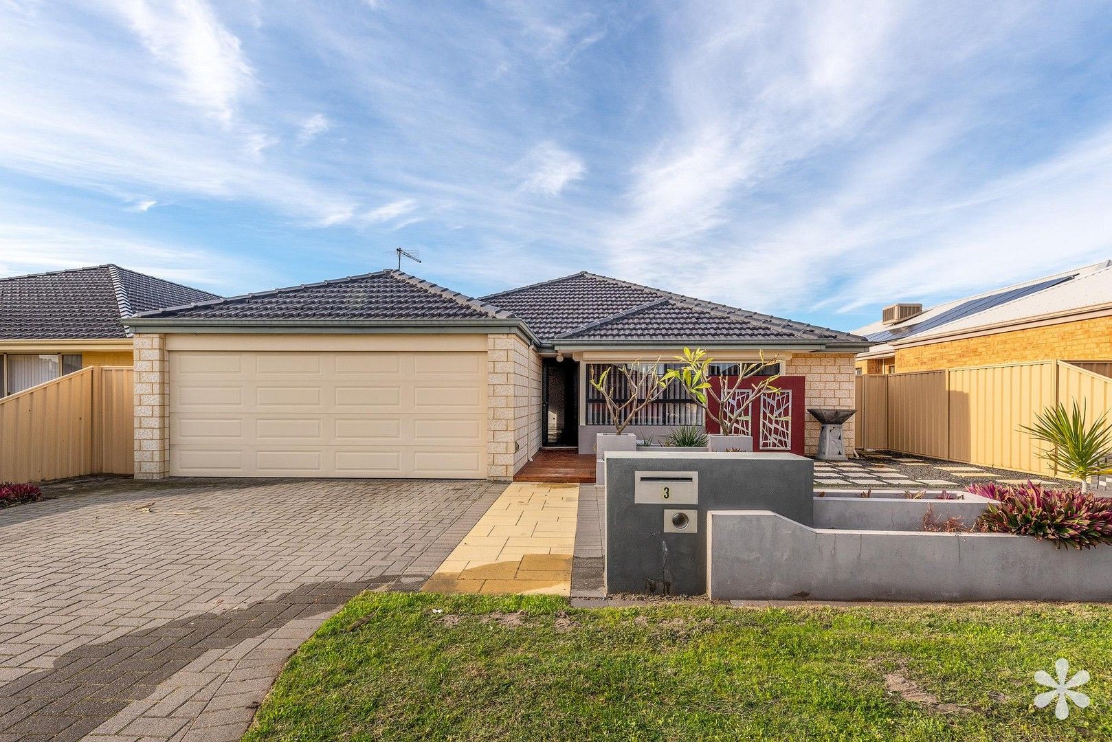 4 bedrooms House in 3 Coolberry Road HUNTINGDALE WA, 6110