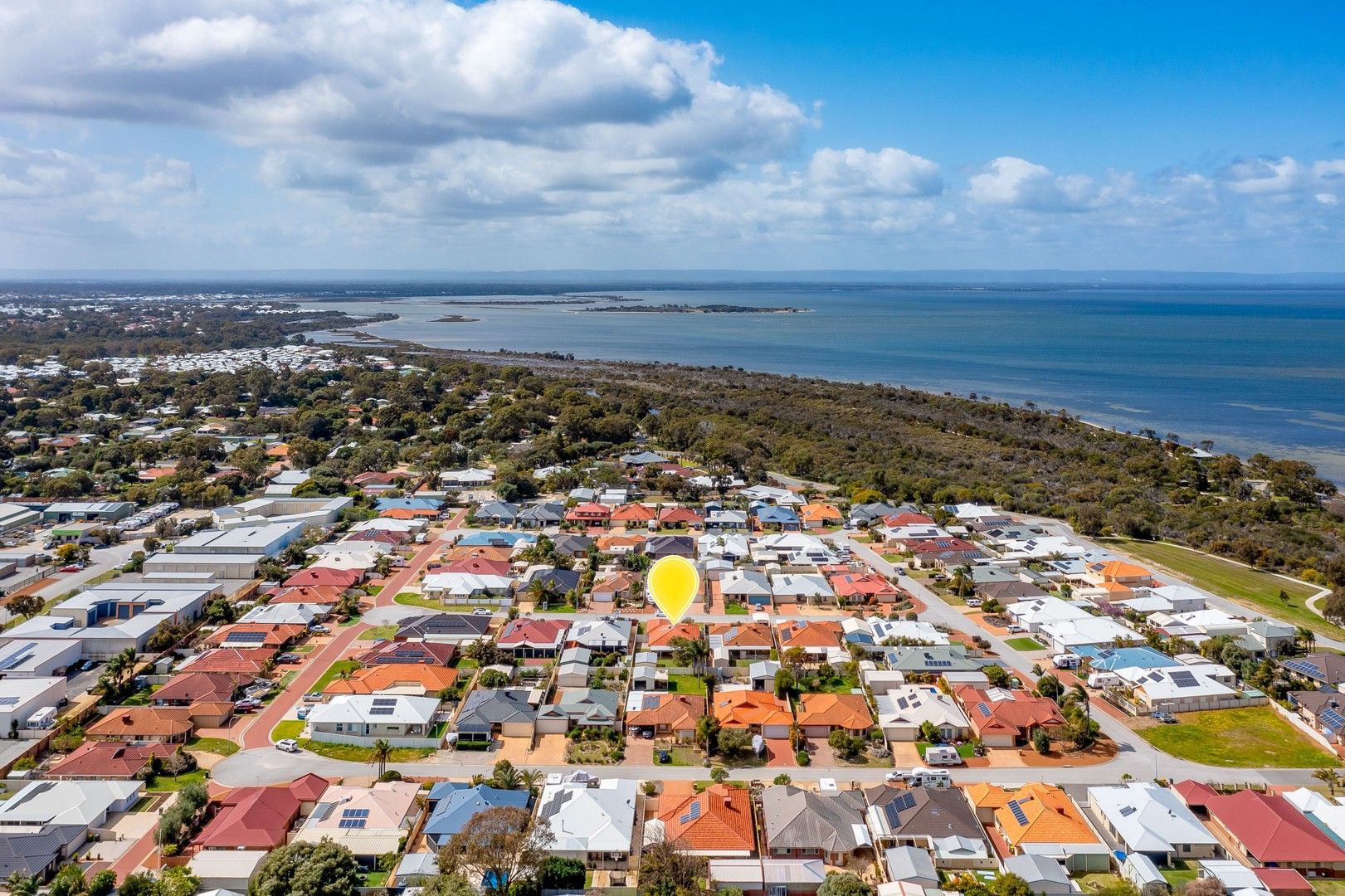 4 bedrooms House in 10 Beagle Court FALCON WA, 6210