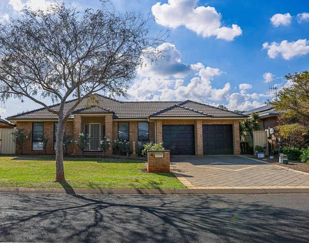 5 Noonan Street, Parkes NSW 2870