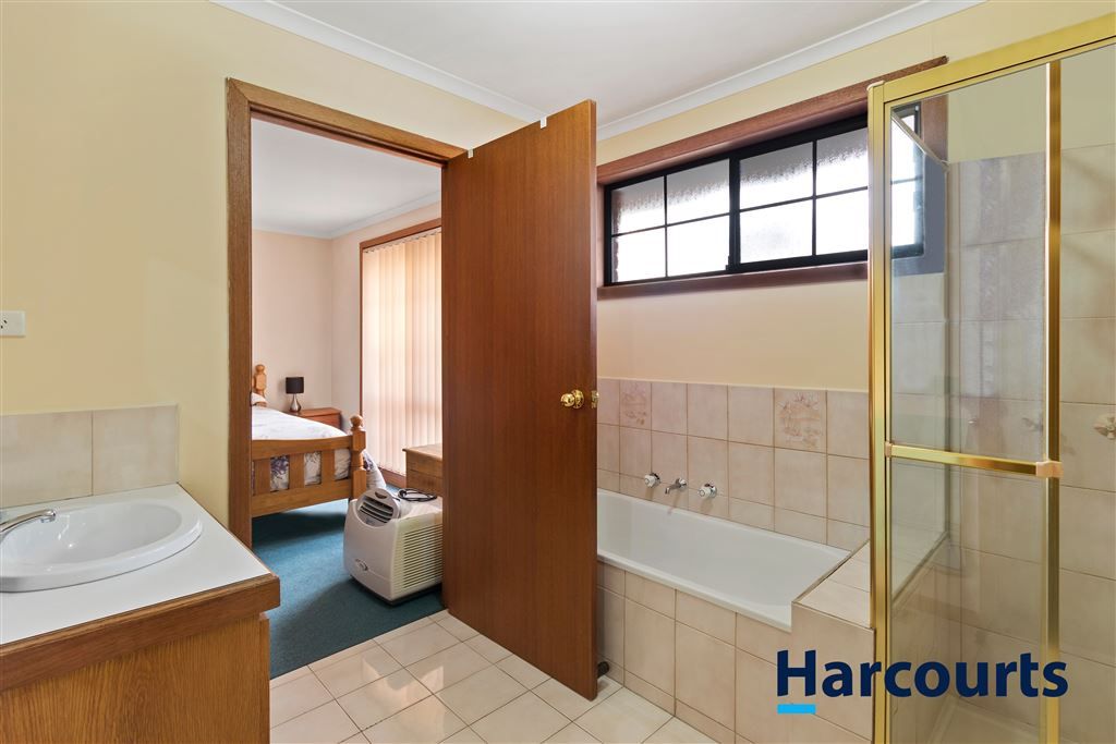 2/10 Clydesdale Road, Airport West VIC 3042, Image 2