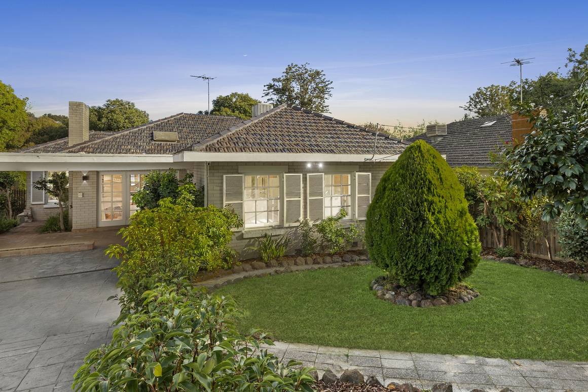 Picture of 8 Stocks Road, MOUNT WAVERLEY VIC 3149