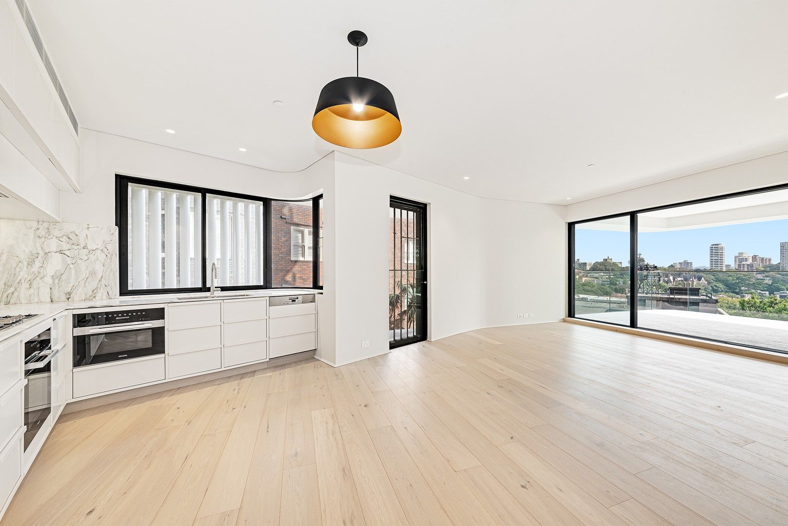 2 bedrooms Apartment / Unit / Flat in 202/448 Edgecliff Road EDGECLIFF NSW, 2027