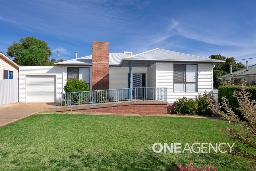 61 PHILLIP AVENUE, Mount Austin NSW 2650, Image 0